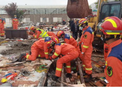 建筑工地房屋倒塌千斤頂助力救援