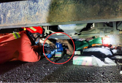 海南環(huán)島貨車(chē)追尾 液壓千斤頂助力救援行動(dòng)