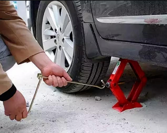 剪式千斤頂?shù)氖褂梅椒? style=